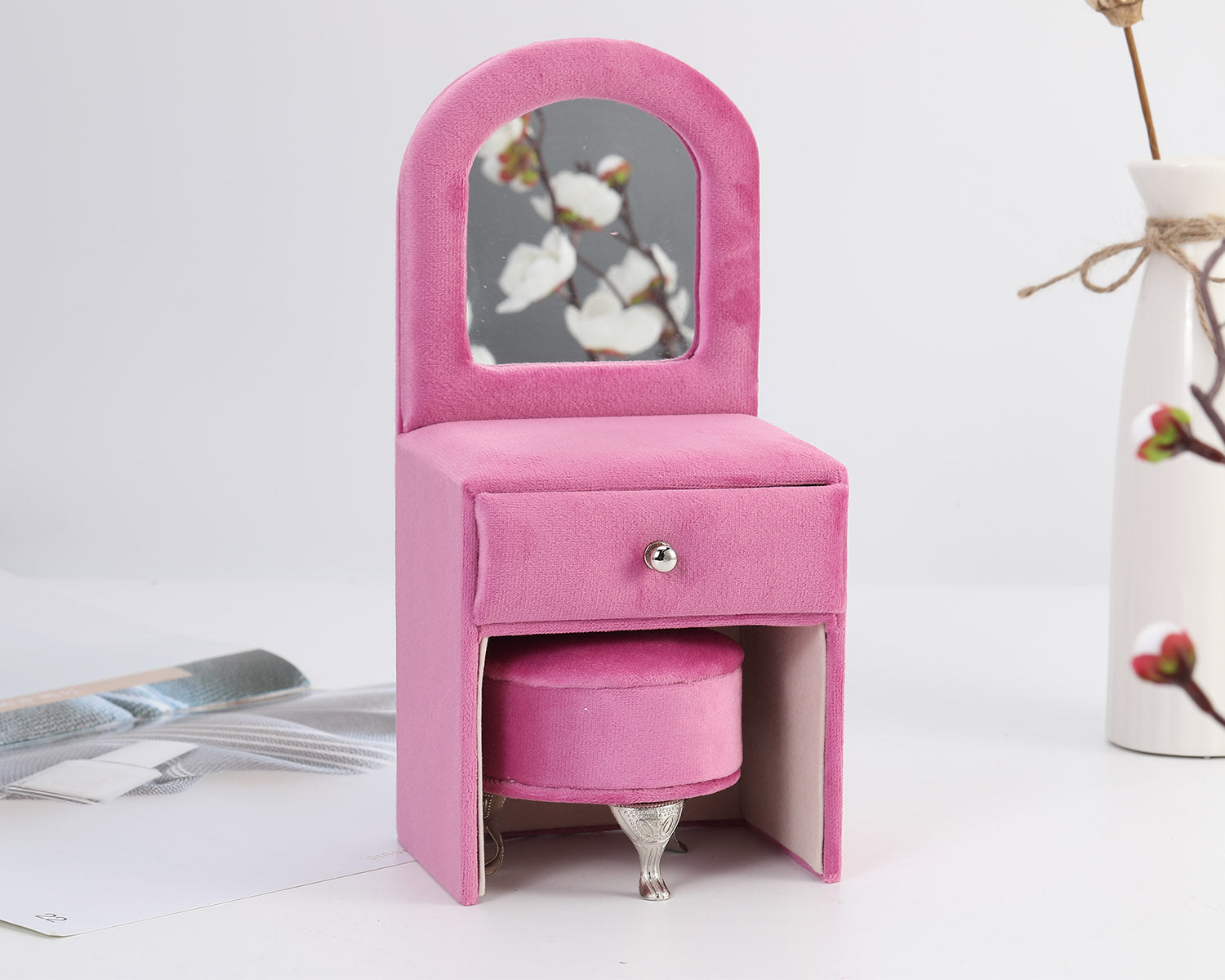 Why Every Jewelry Lover Needs a Quality Jewelry Box